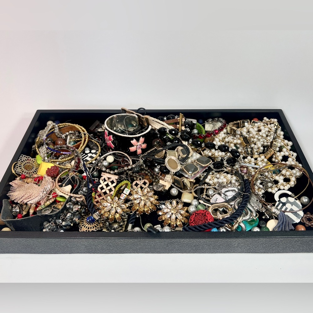 Huge 2+ LB Craft Jewelry Lot - Scrap Vintage to Modern Costume Tangled Broken - Picture 2 of 5